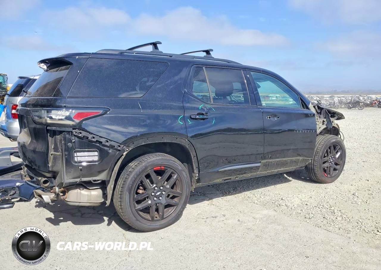 2018 Chevrolet Traverse Premier VIN:1GNERKKW4JJ133159 - 3
