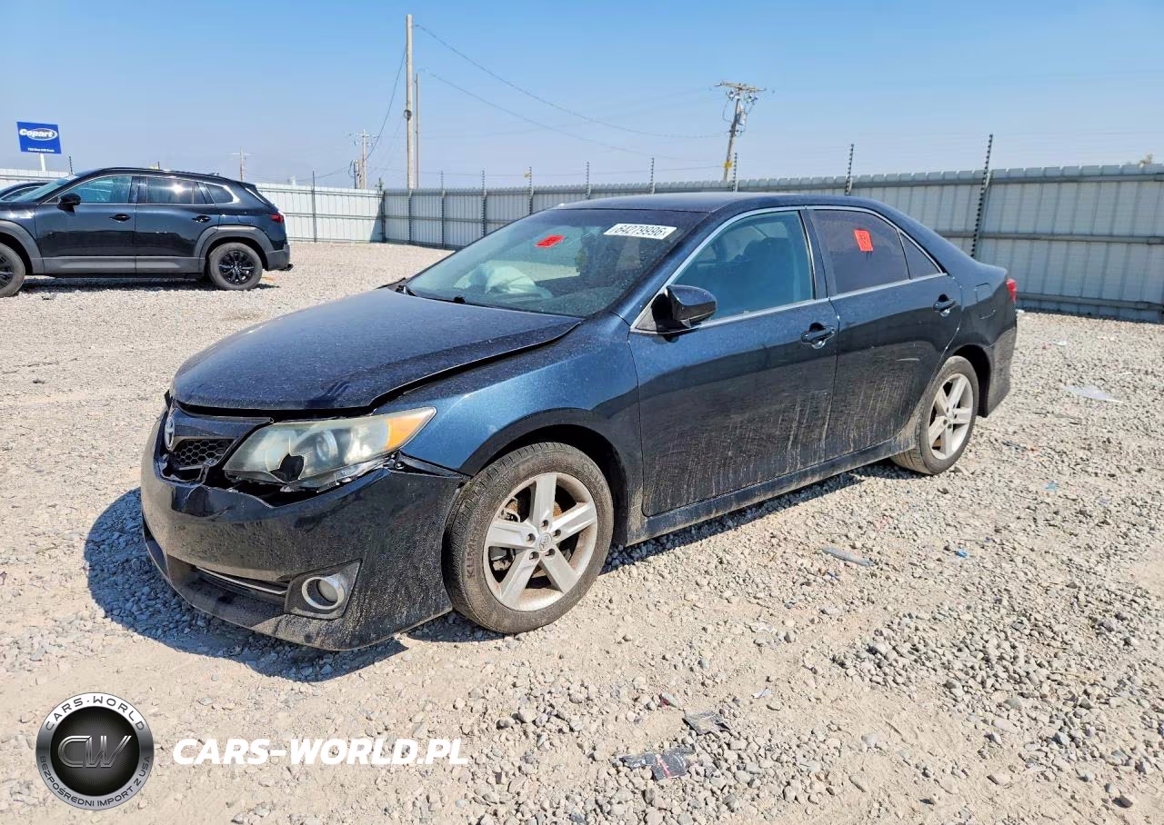 2014 TOYOTA CAMRY SE