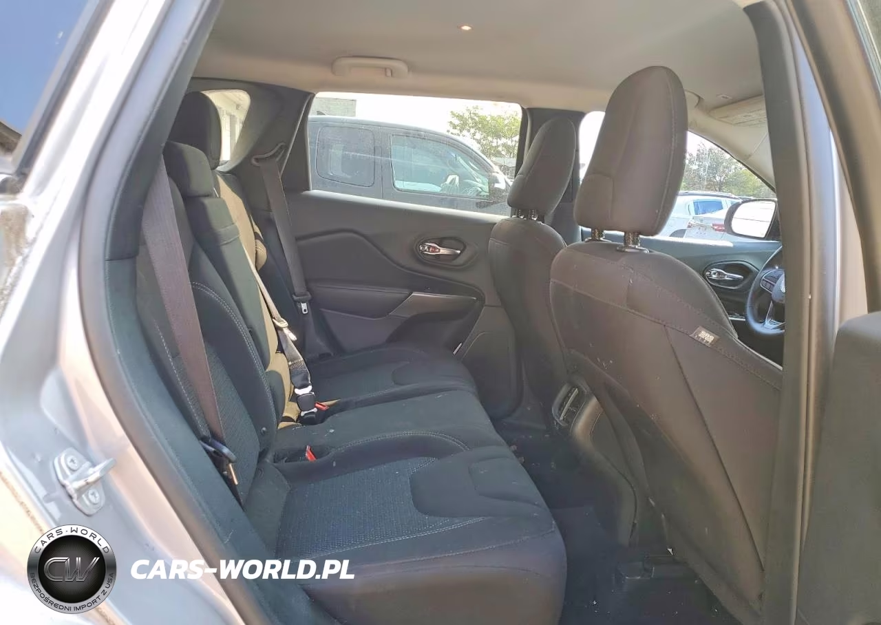 2019 Jeep Cherokee Latitude VIN:1C4PJMCB4KD256816 - 11
