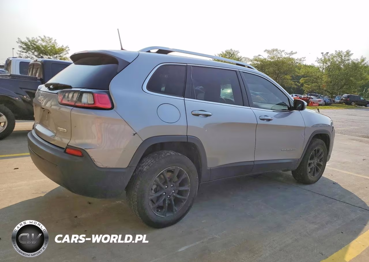 2019 Jeep Cherokee Latitude VIN:1C4PJMCB4KD256816 - 3