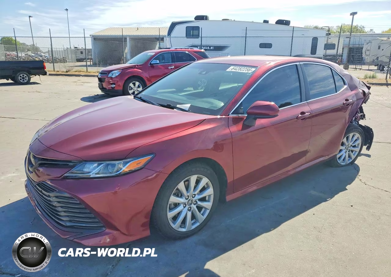 2018 Toyota Camry Le – zdjęcie 1 z 12