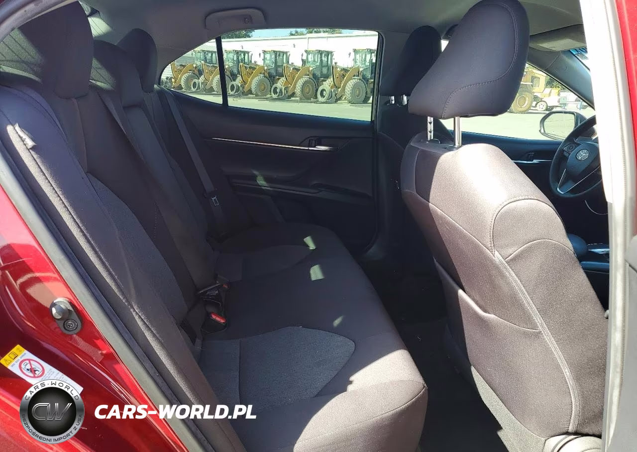 2018 Toyota Camry Le VIN:4T1B11HK6JU579101 - 10