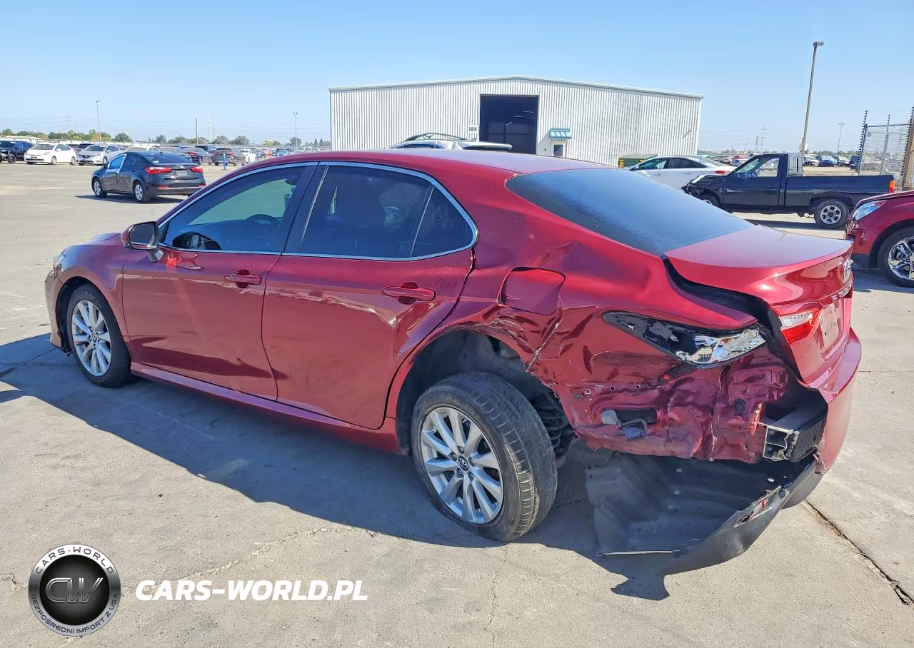 2018 Toyota Camry Le VIN:4T1B11HK6JU579101 - 2