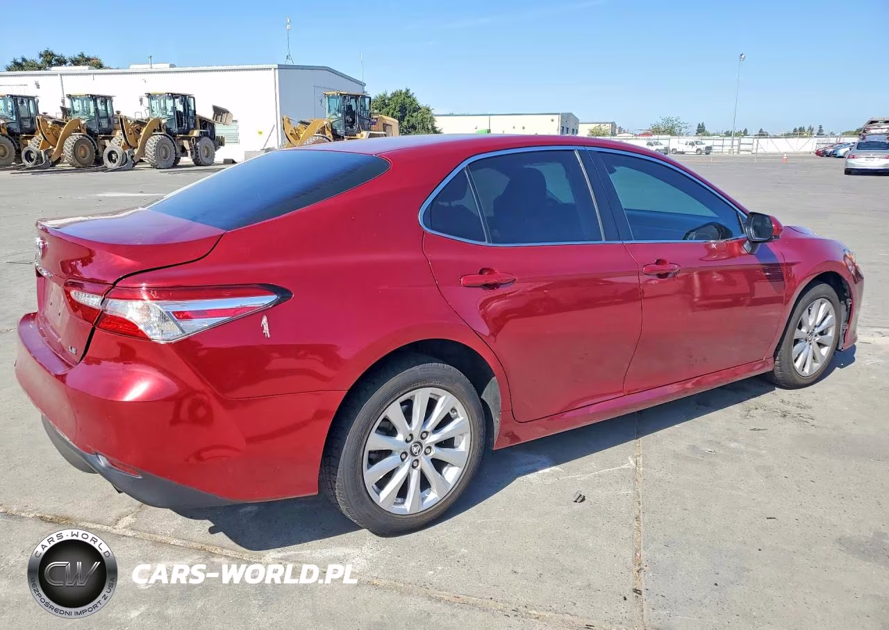 2018 Toyota Camry Le VIN:4T1B11HK6JU579101 - 3