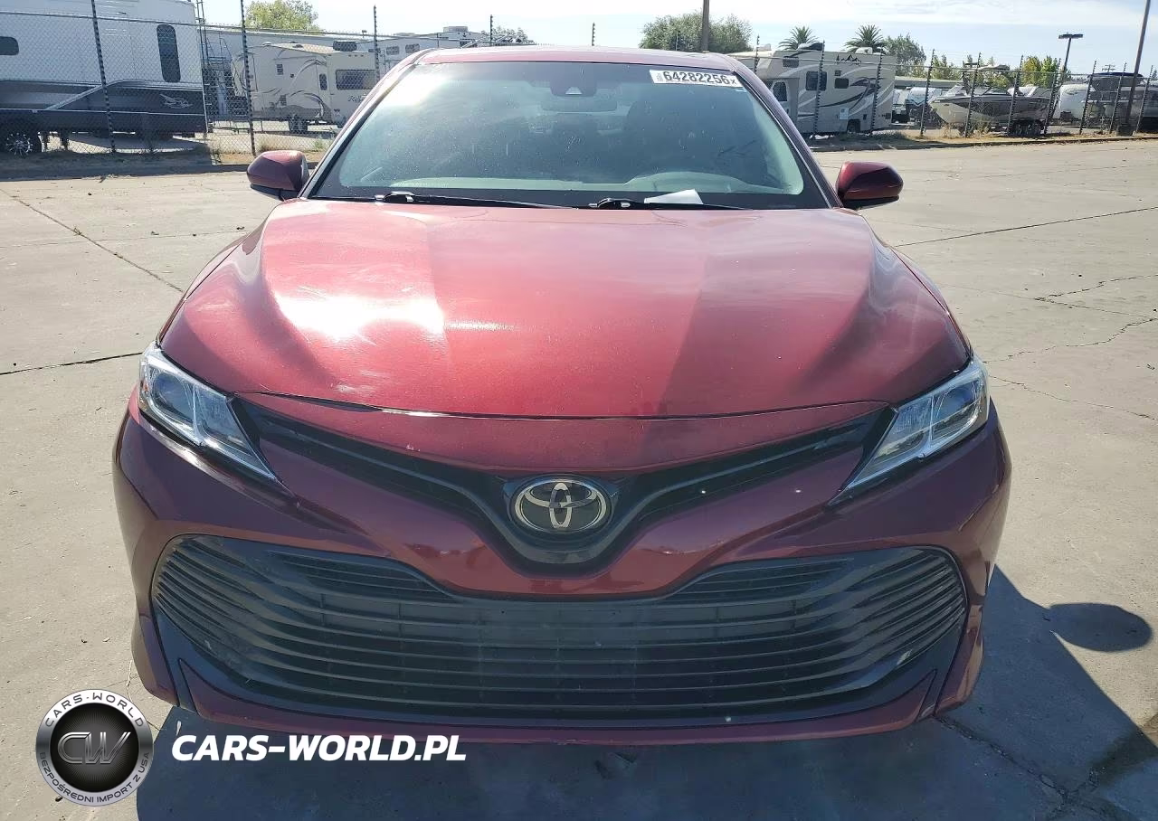2018 Toyota Camry Le VIN:4T1B11HK6JU579101 - 5