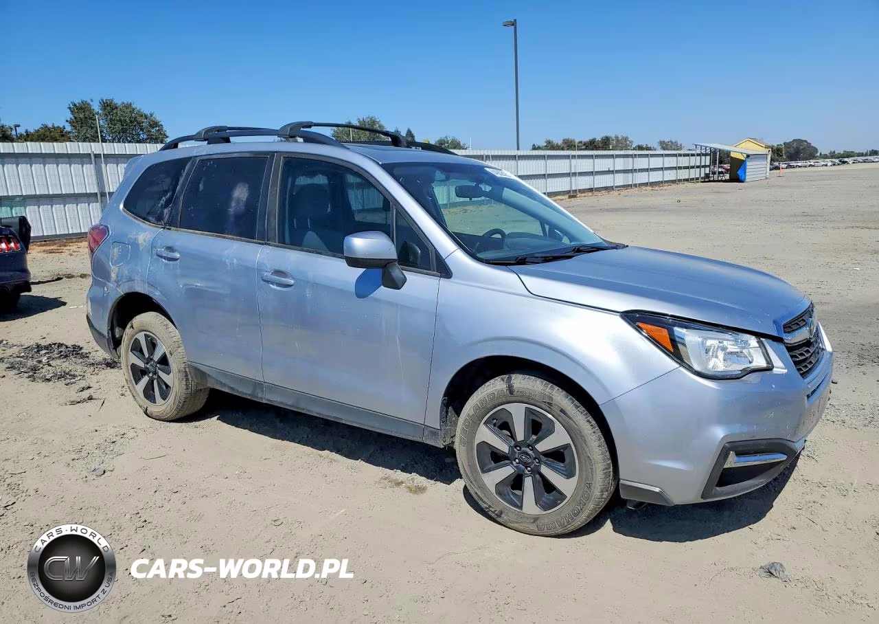 2018 Subaru Forester 2.5I Premium VIN:JF2SJAGC5JH415220 - 4