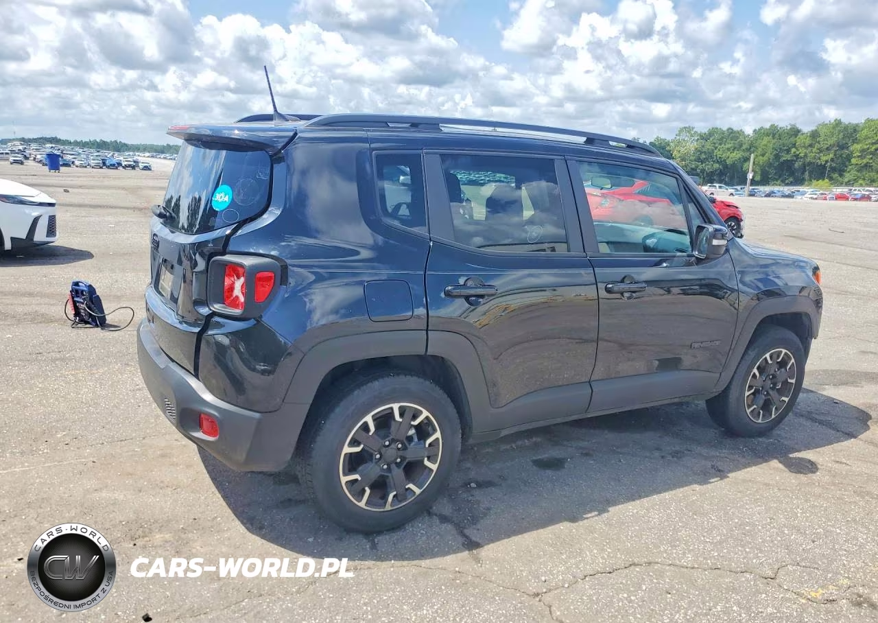 2023 Jeep Renegade Latitude VIN:ZACNJDB17PPP61495 - 3