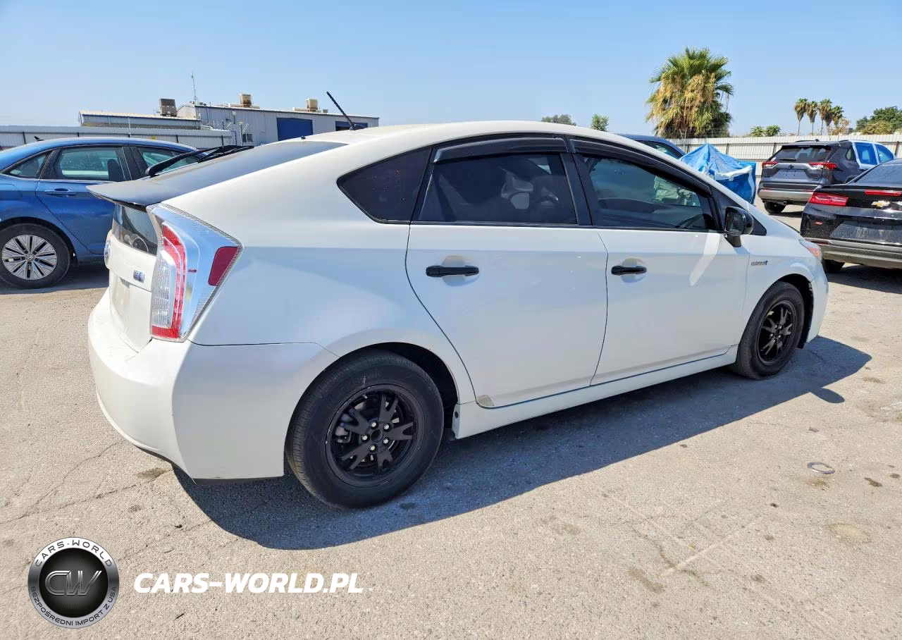 2012 Toyota Prius Two VIN:JTDKN3DU4C5415970 - 3