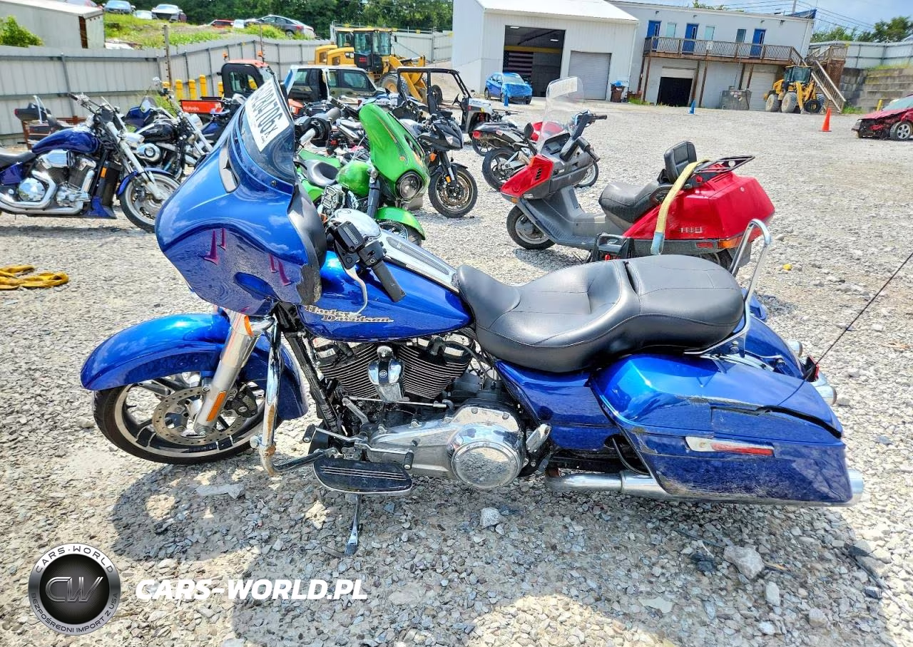 2017 Harley-Davidson Flhx Street Glide VIN:1HD1KBC14HB626907 - 3