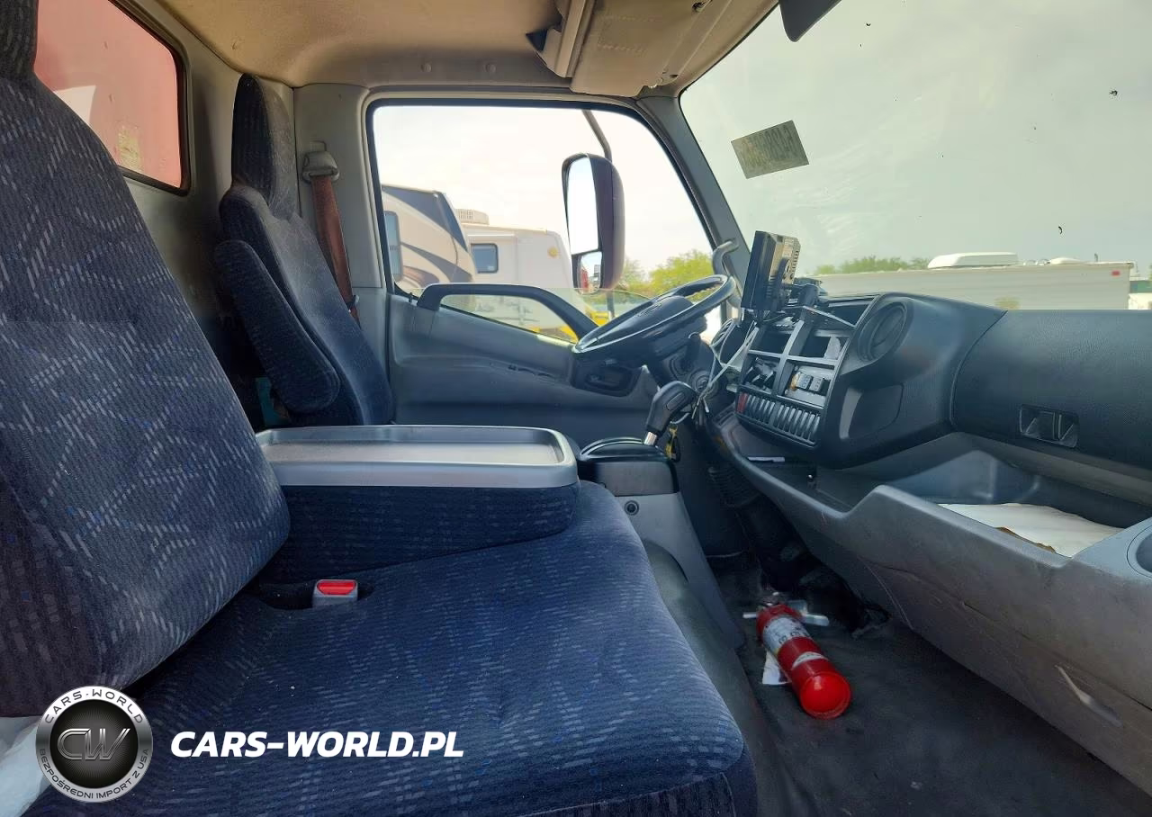2018 Hino 195 Box Truck VIN:JHHSDM2H4JK006202 - 11