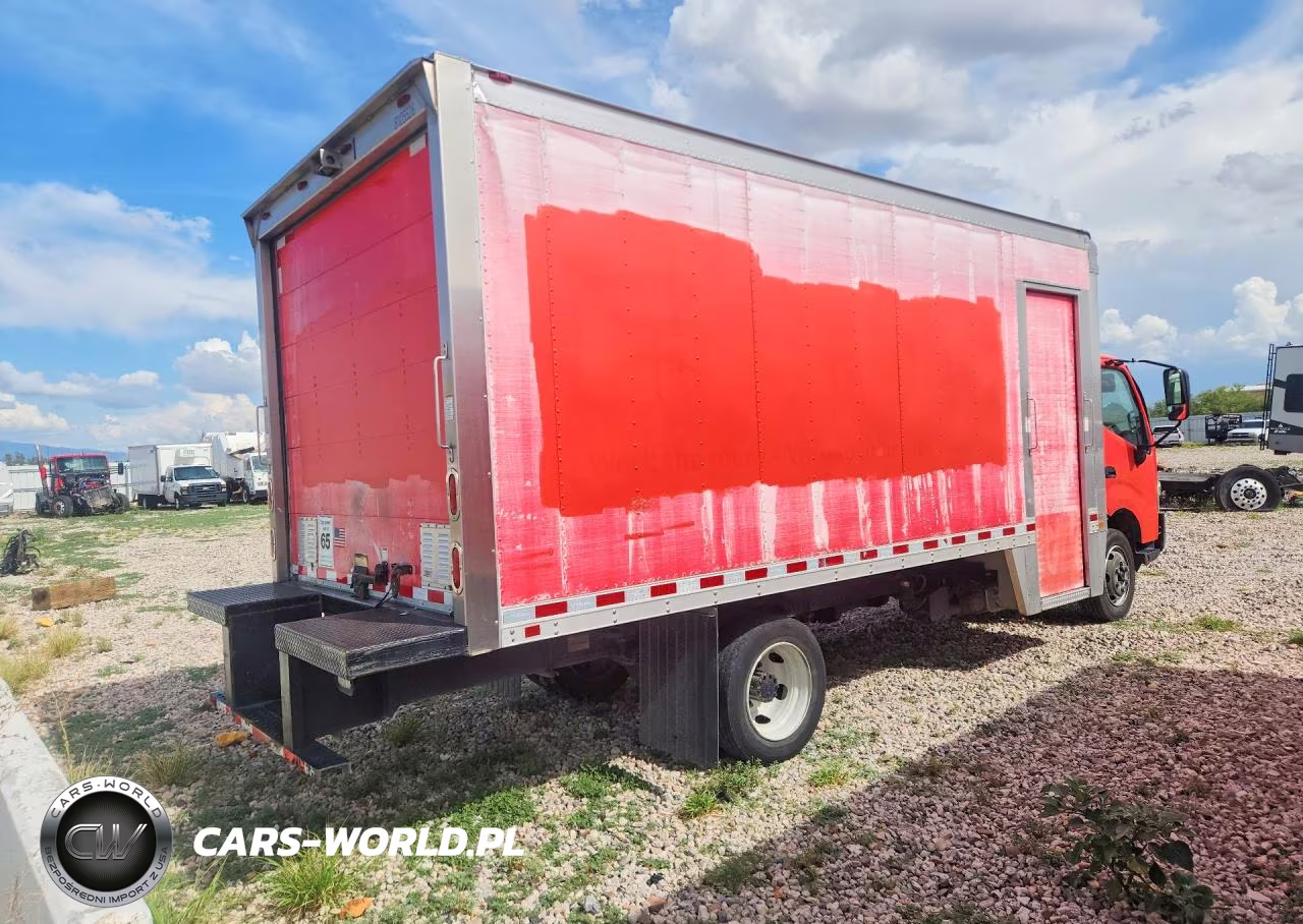 2018 Hino 195 Box Truck VIN:JHHSDM2H4JK006202 - 3