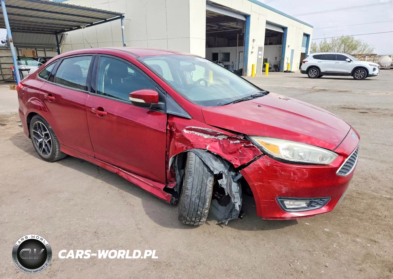 2015 Ford Focus Se VIN:1FADP3F27FL349113 - 4