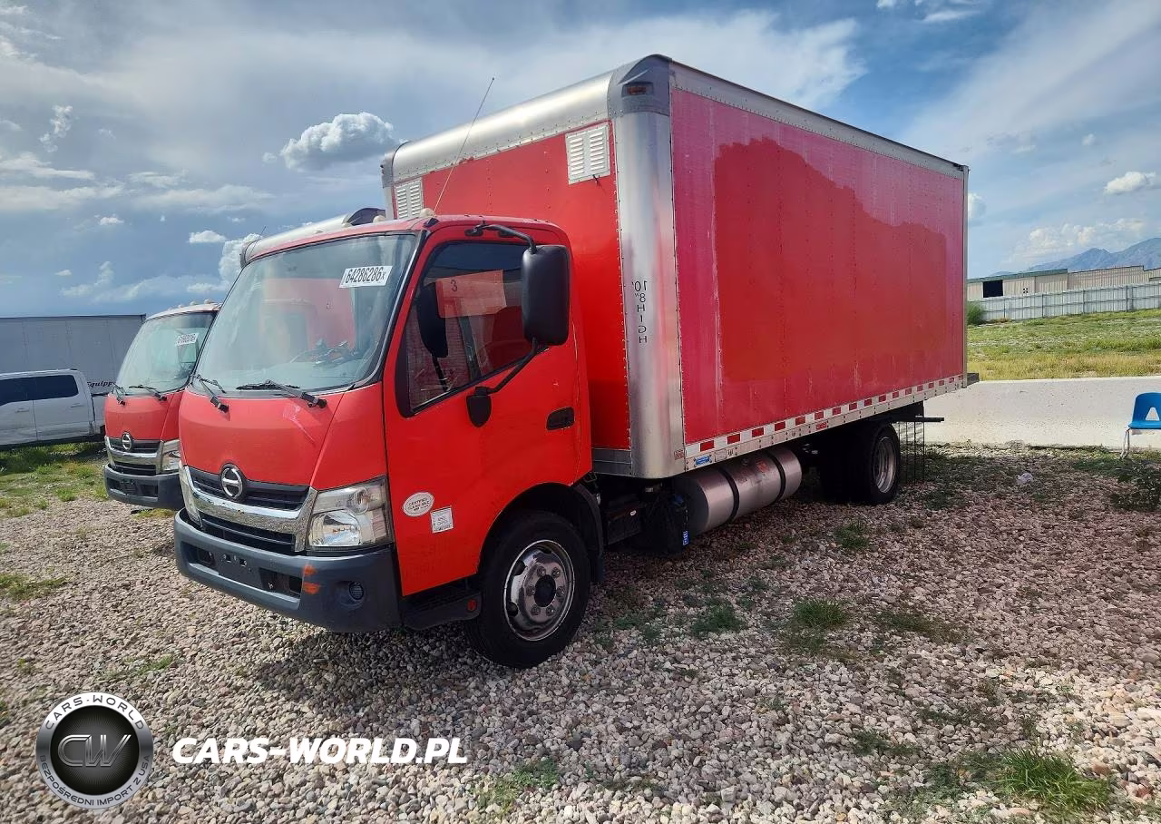 2017 Hino 195 Box Truck