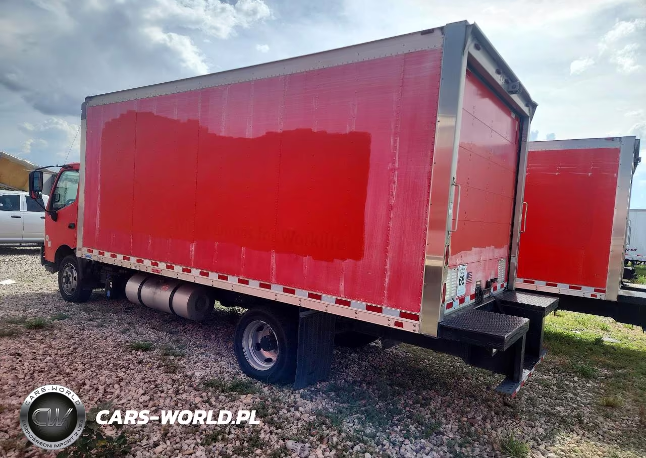 2017 Hino 195 Box Truck VIN:JHHSDM2H3HK005827 - 2