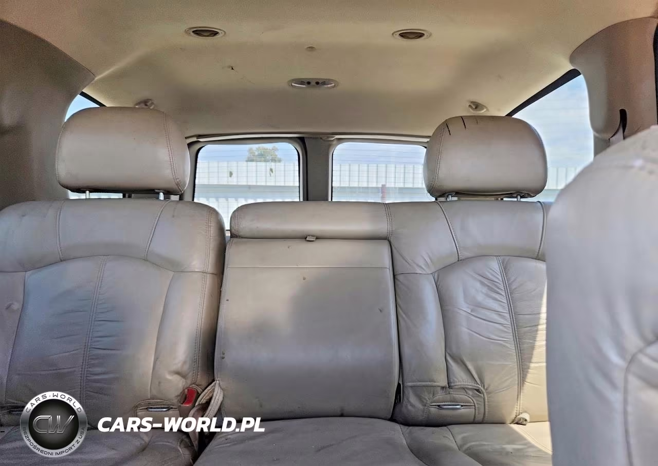 2002 Chevrolet Tahoe C1500 VIN:1GNEC13TX2J100507 - 10