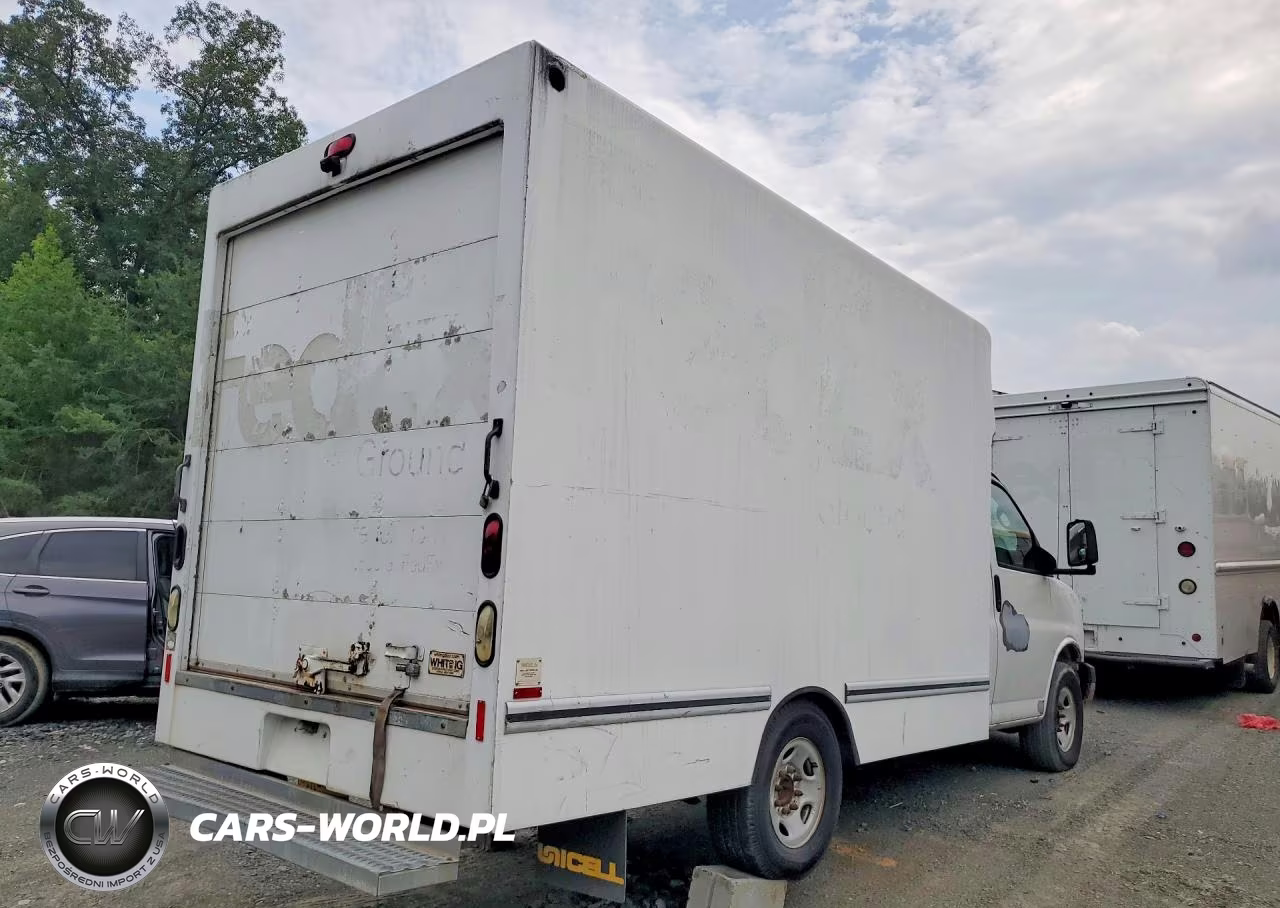 2010 Chevrolet Express G3500 VIN:1GB3G2BG3A1161392 - 3