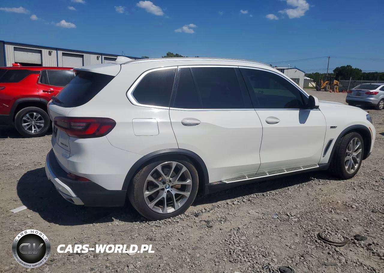 2023 BMW X5 xDrive45E VIN:5UXTA6C08P9P18330 - 3