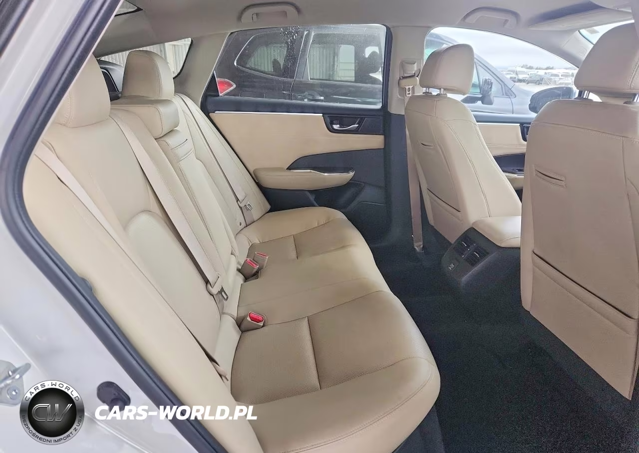 2018 Honda Clarity Touring VIN:JHMZC5F32JC008922 - 10