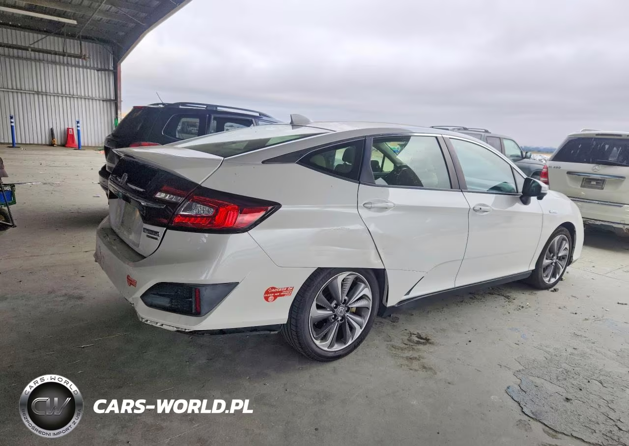 2018 Honda Clarity Touring VIN:JHMZC5F32JC008922 - 3