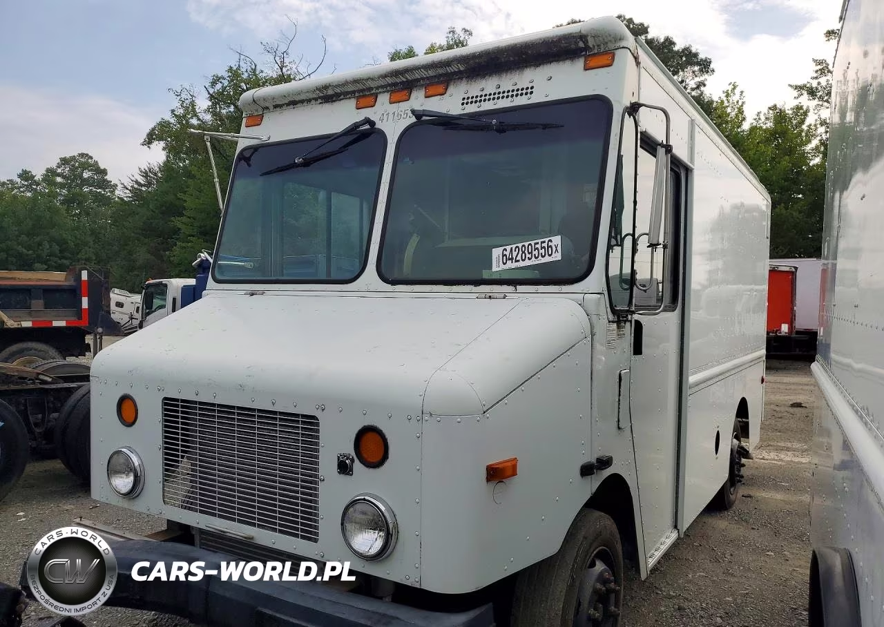 2004 Freightliner Chassis M Line Walk-In Van – zdjęcie 1 z 12