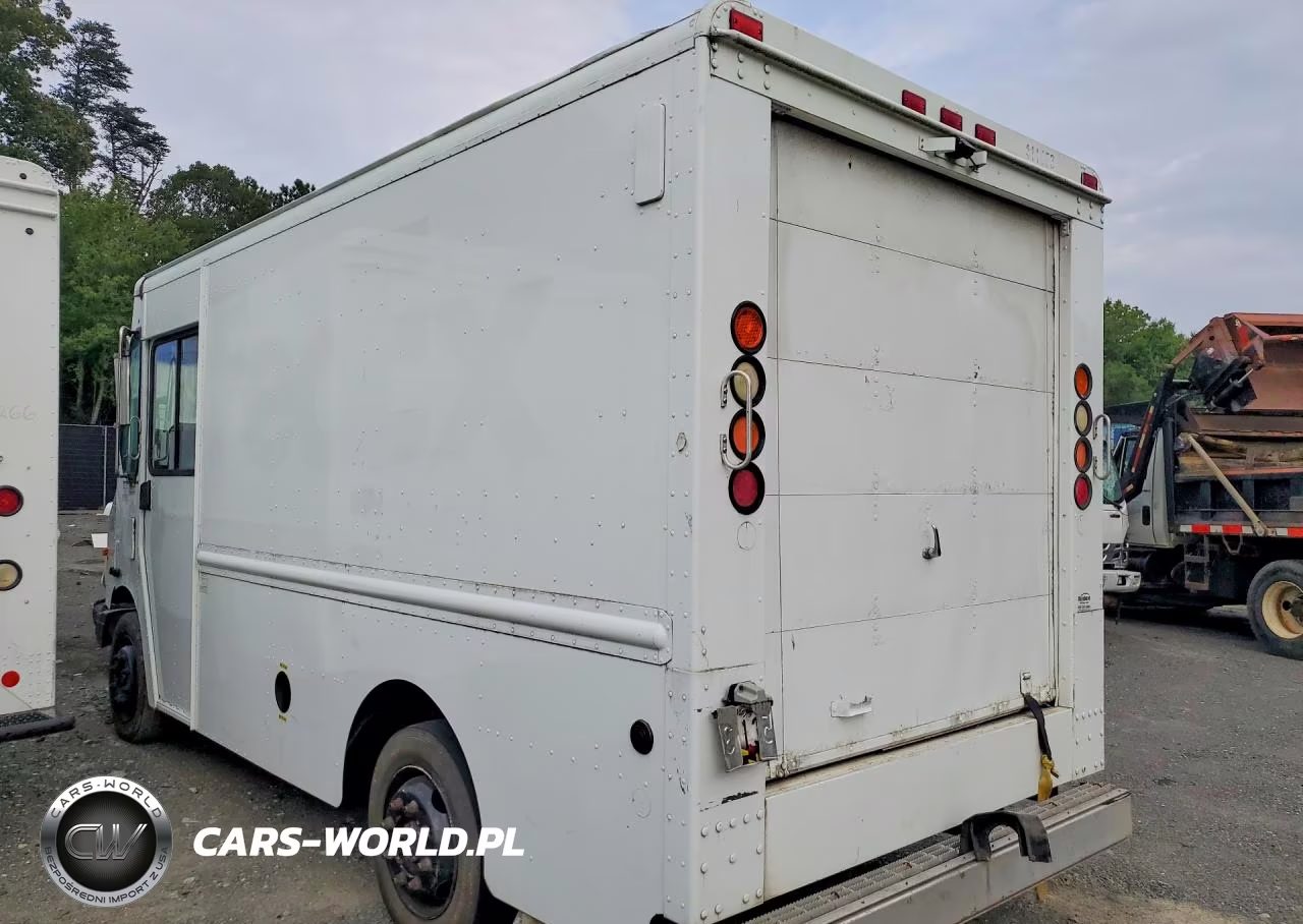 2004 Freightliner Chassis M Line Walk-In Van VIN:4UZAANCP64CL85264 - 2