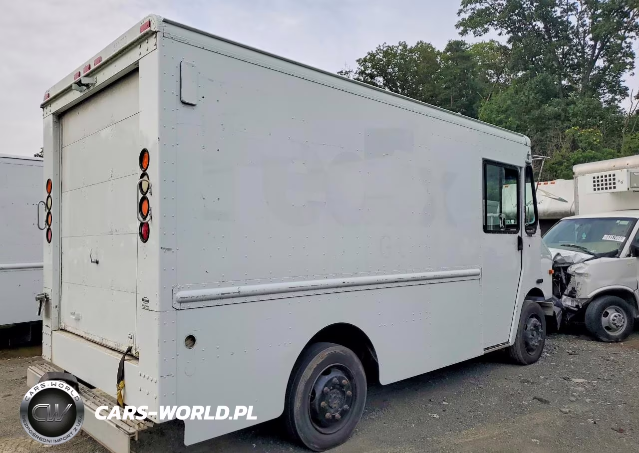 2004 Freightliner Chassis M Line Walk-In Van VIN:4UZAANCP64CL85264 - 3