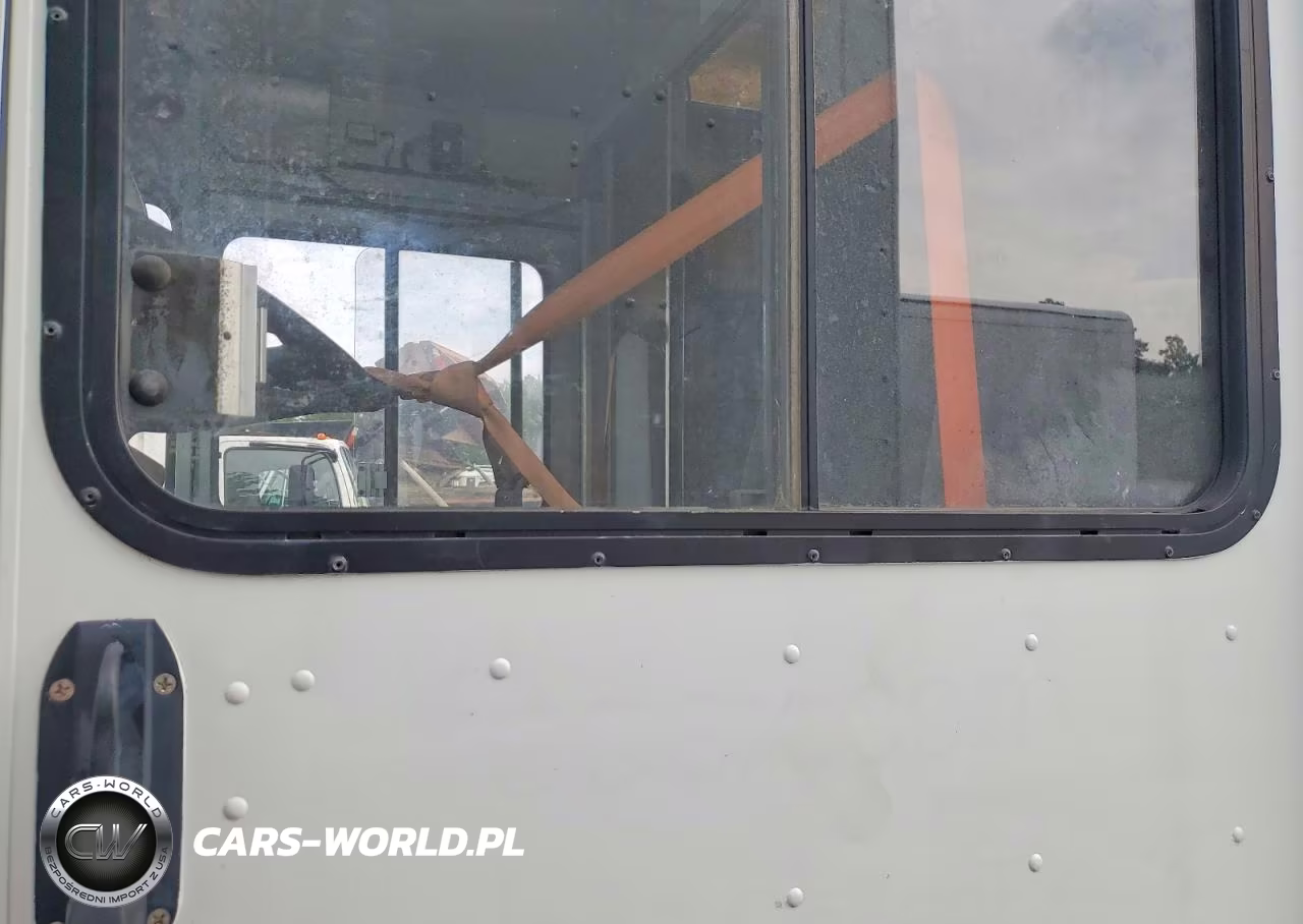 2004 Freightliner Chassis M Line Walk-In Van VIN:4UZAANCP64CL85264 - 7