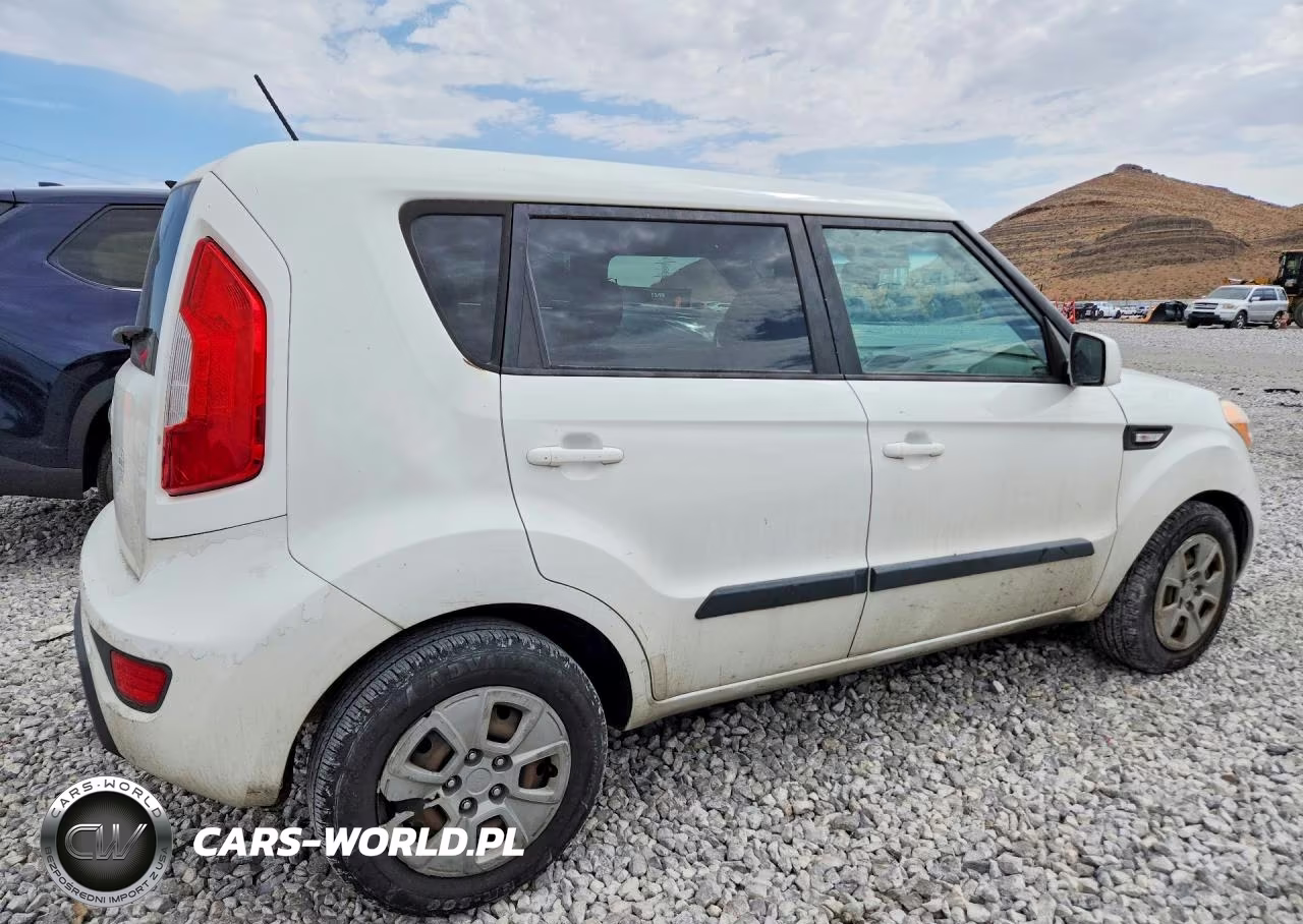2013 Kia Soul Base VIN:KNDJT2A56D7572771 - 3