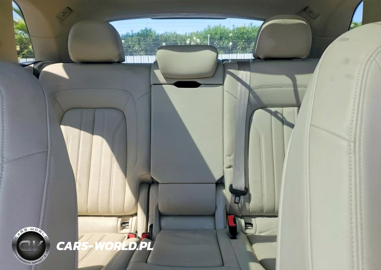 2018 Audi Q5 Premium Plus VIN:WA1BNAFY4J2245543 - 10