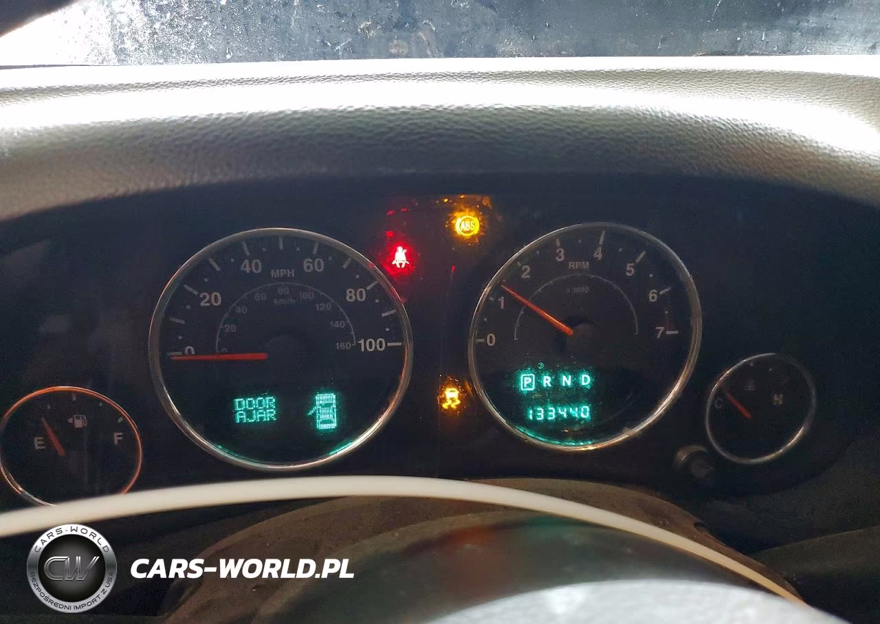 2013 Jeep Wrangler Unlimited Sport VIN:1C4BJWDG6DL625765 - 9