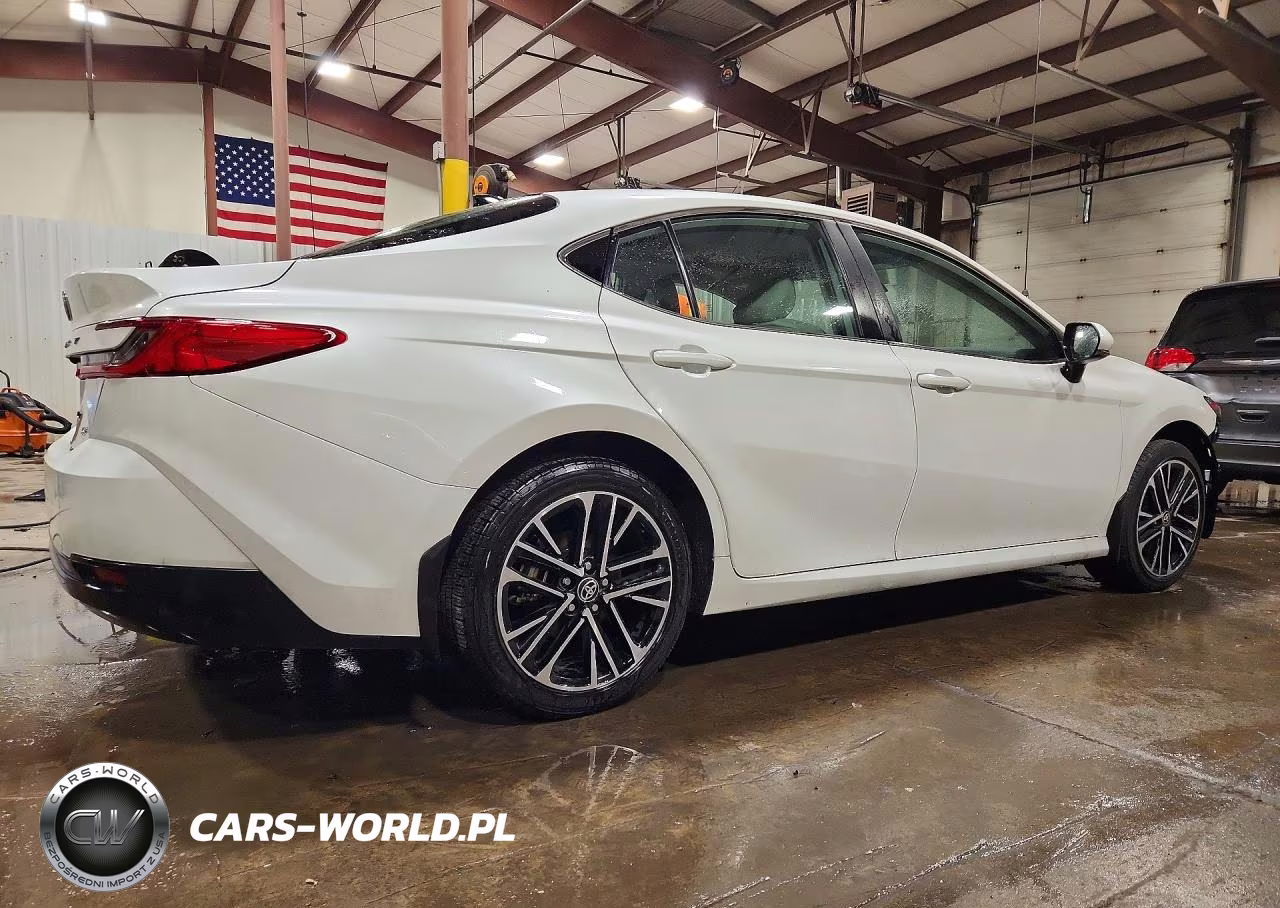 2025 Toyota Camry Xle VIN:4T1DBADK0SU531641 - 3