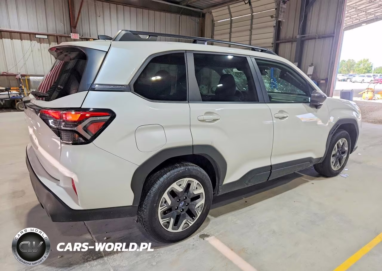 2025 Subaru Forester Premium VIN:JF2SLDBCXSH593712 - 3