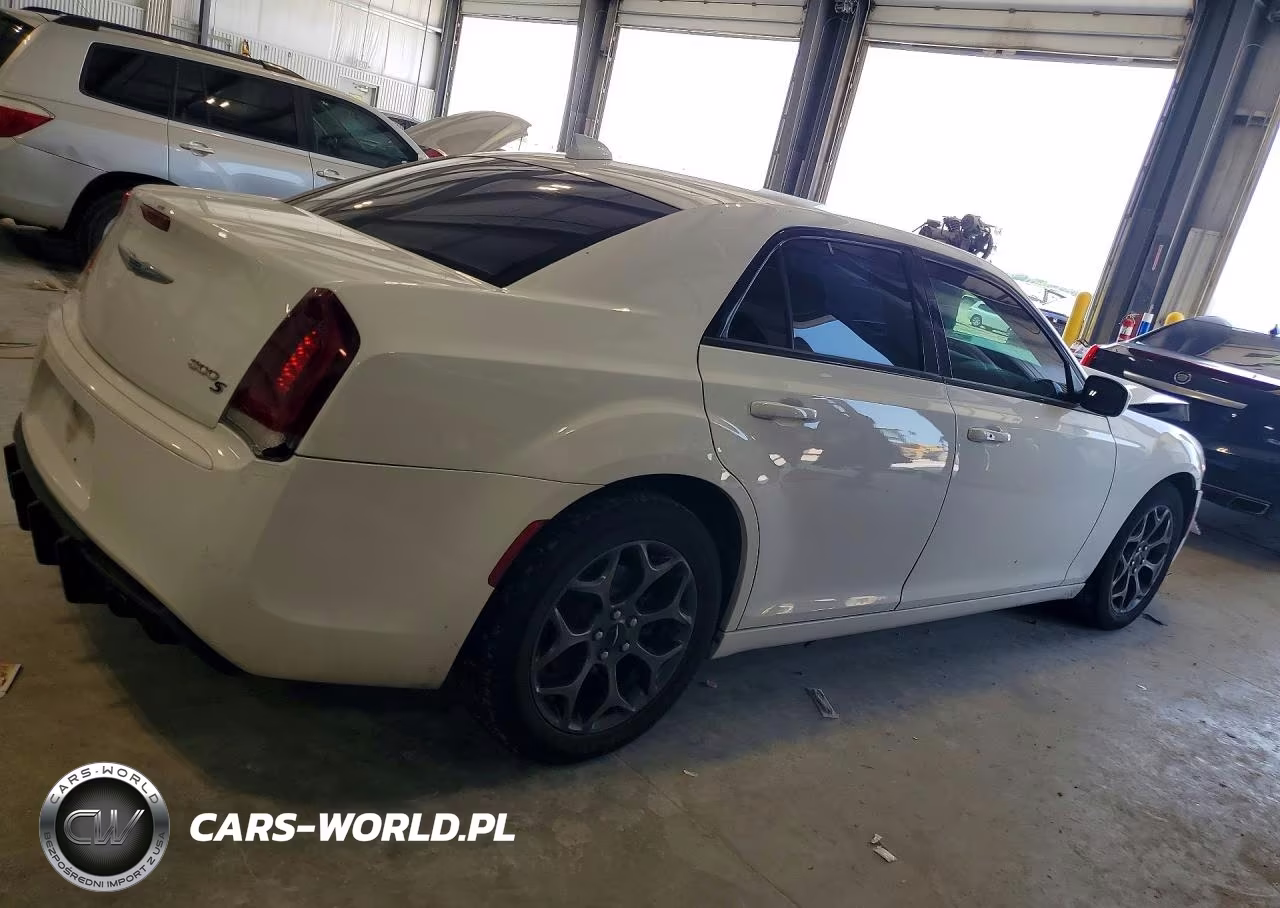 2018 Chrysler 300 S VIN:2C3CCAGG2JH141392 - 3