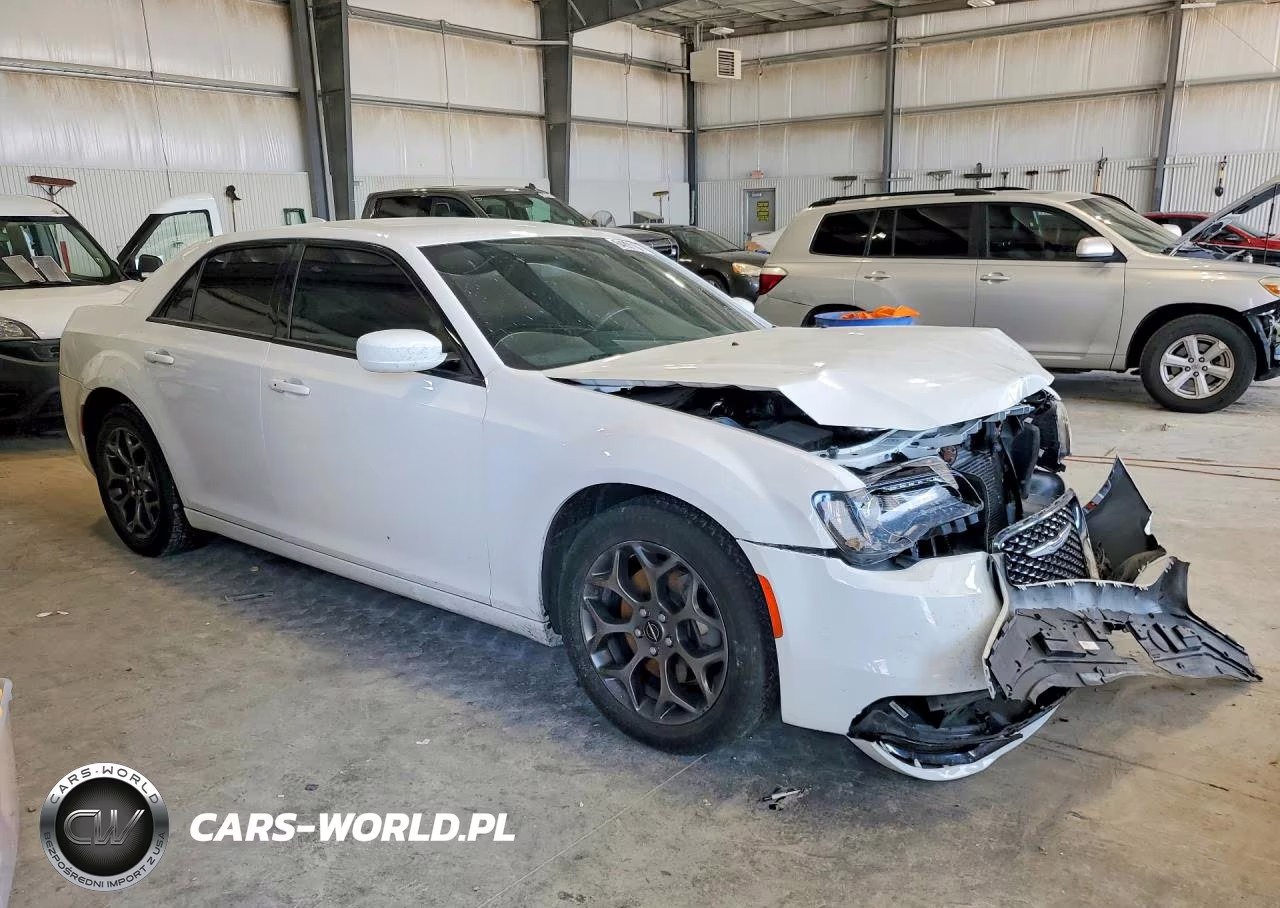2018 Chrysler 300 S VIN:2C3CCAGG2JH141392 - 4