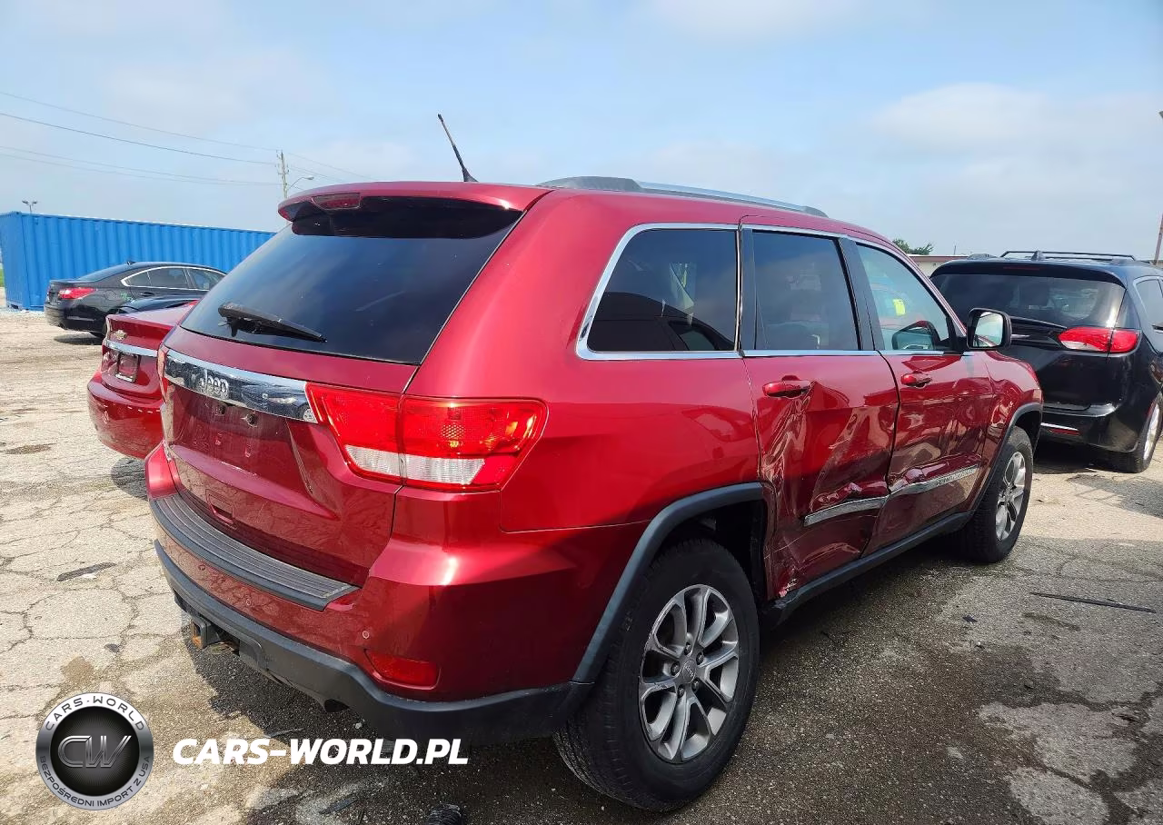 2013 Jeep Grand Cherokee Laredo VIN:1C4RJFAG8DC583831 - 3