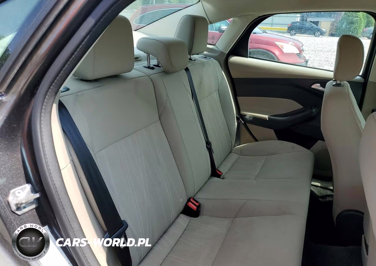 2018 Ford Focus Se VIN:1FADP3F21JL252921 - 10