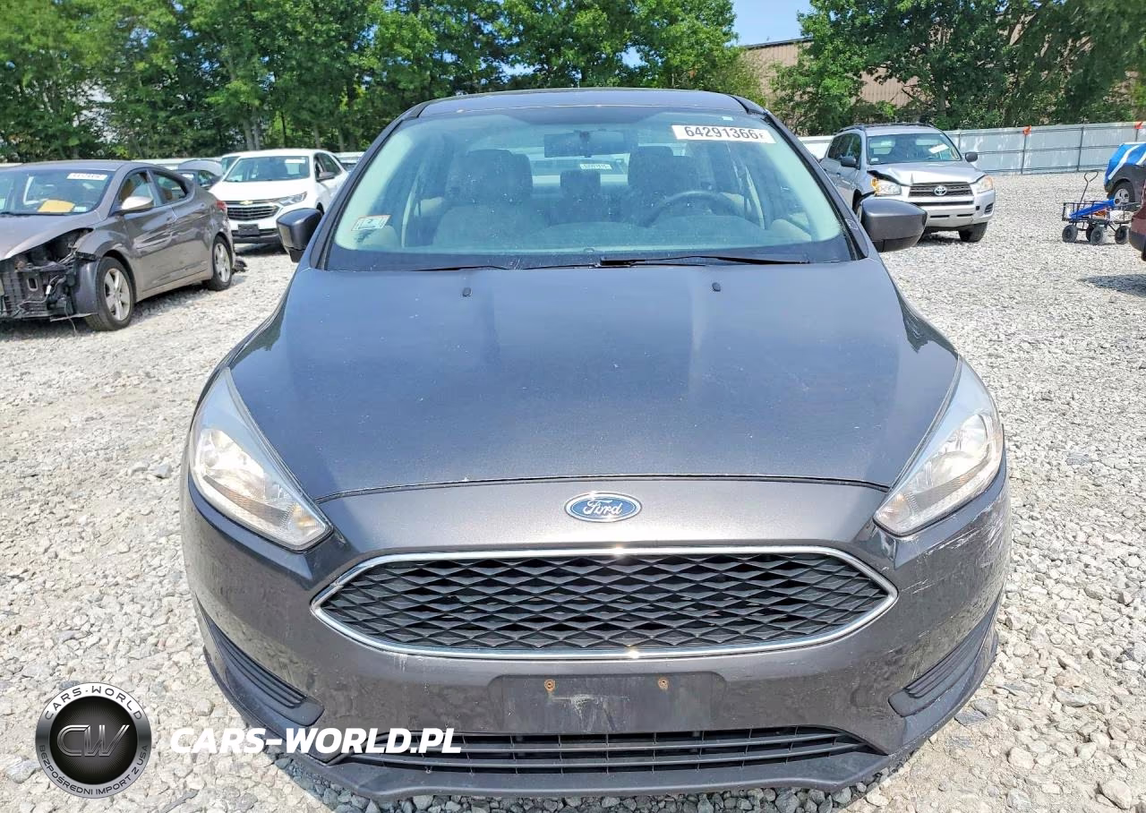 2018 Ford Focus Se VIN:1FADP3F21JL252921 - 5