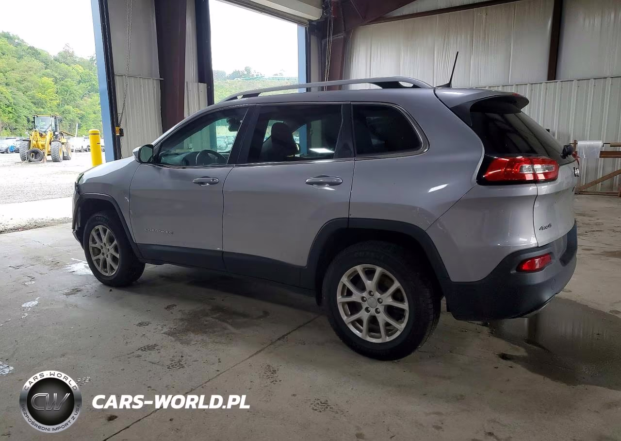 2017 Jeep Cherokee Latitude VIN:1C4PJMCS3HW612332 - 2