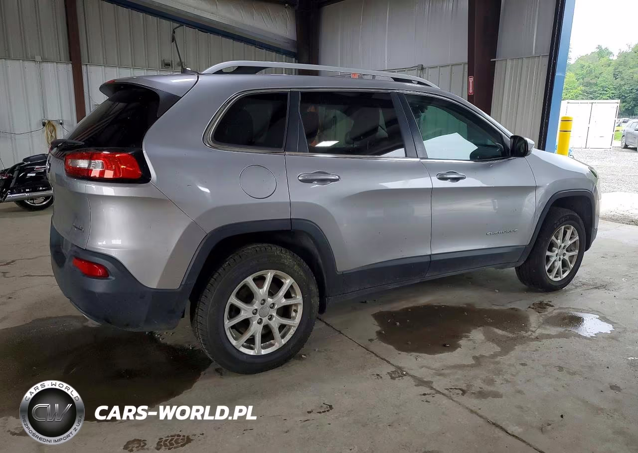 2017 Jeep Cherokee Latitude VIN:1C4PJMCS3HW612332 - 3