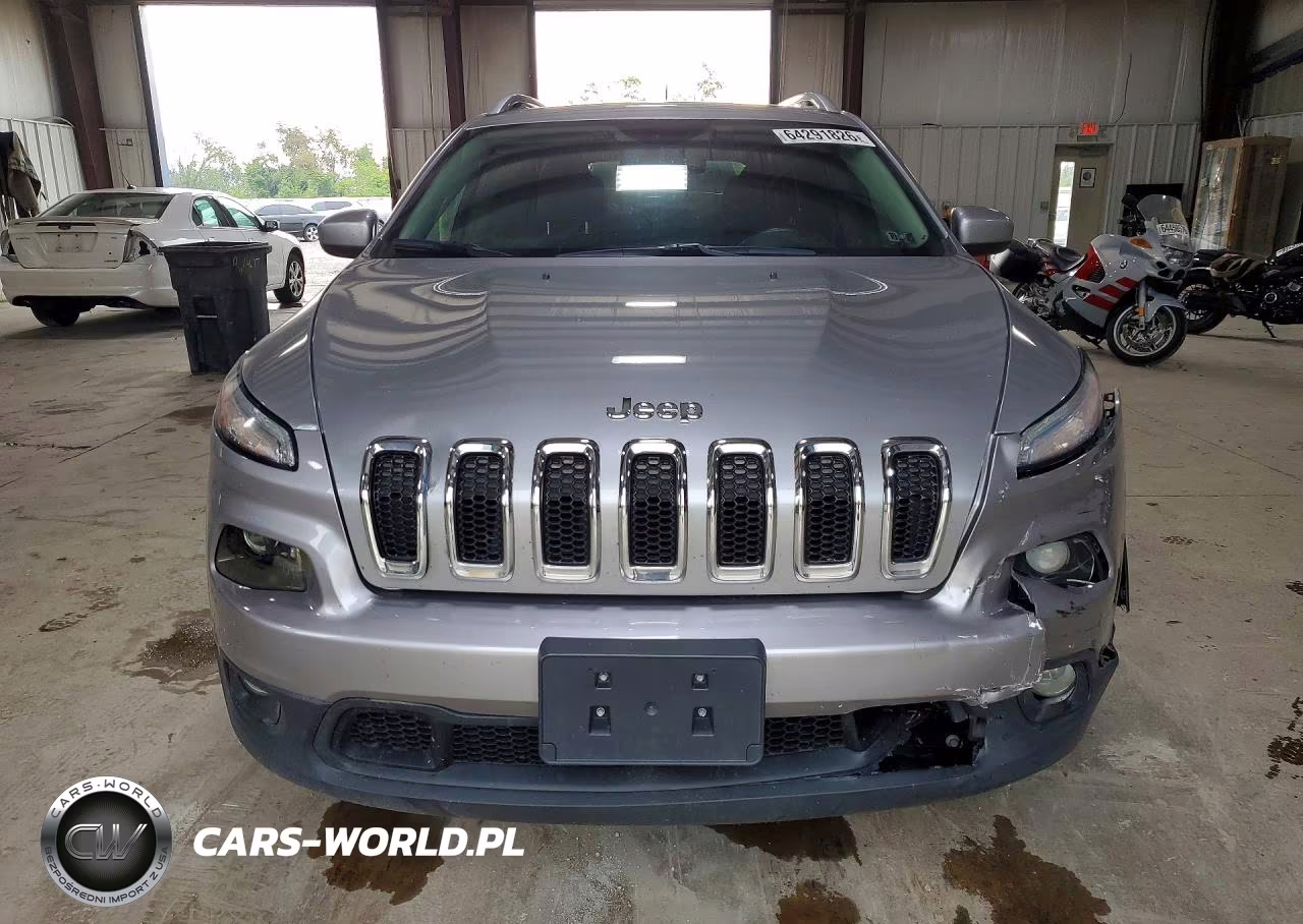 2017 Jeep Cherokee Latitude VIN:1C4PJMCS3HW612332 - 5