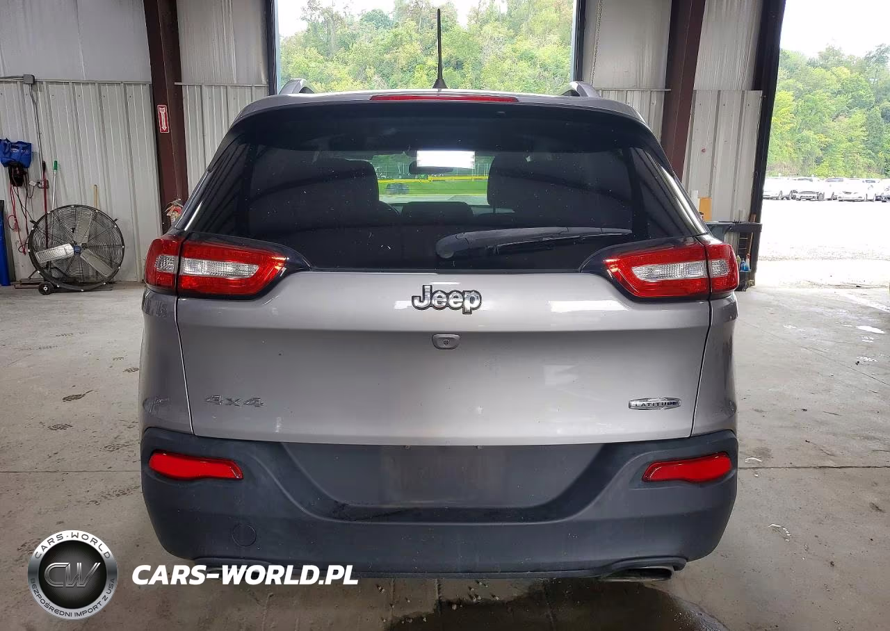 2017 Jeep Cherokee Latitude VIN:1C4PJMCS3HW612332 - 6