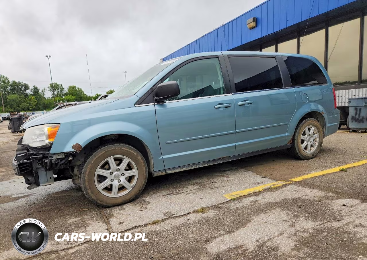 2010 Chrysler Town & Country Lx