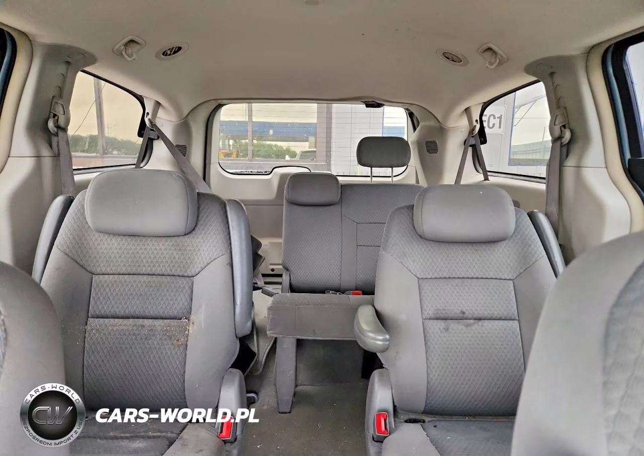 2010 Chrysler Town & Country Lx VIN:2A4RR2D14AR431339 - 10