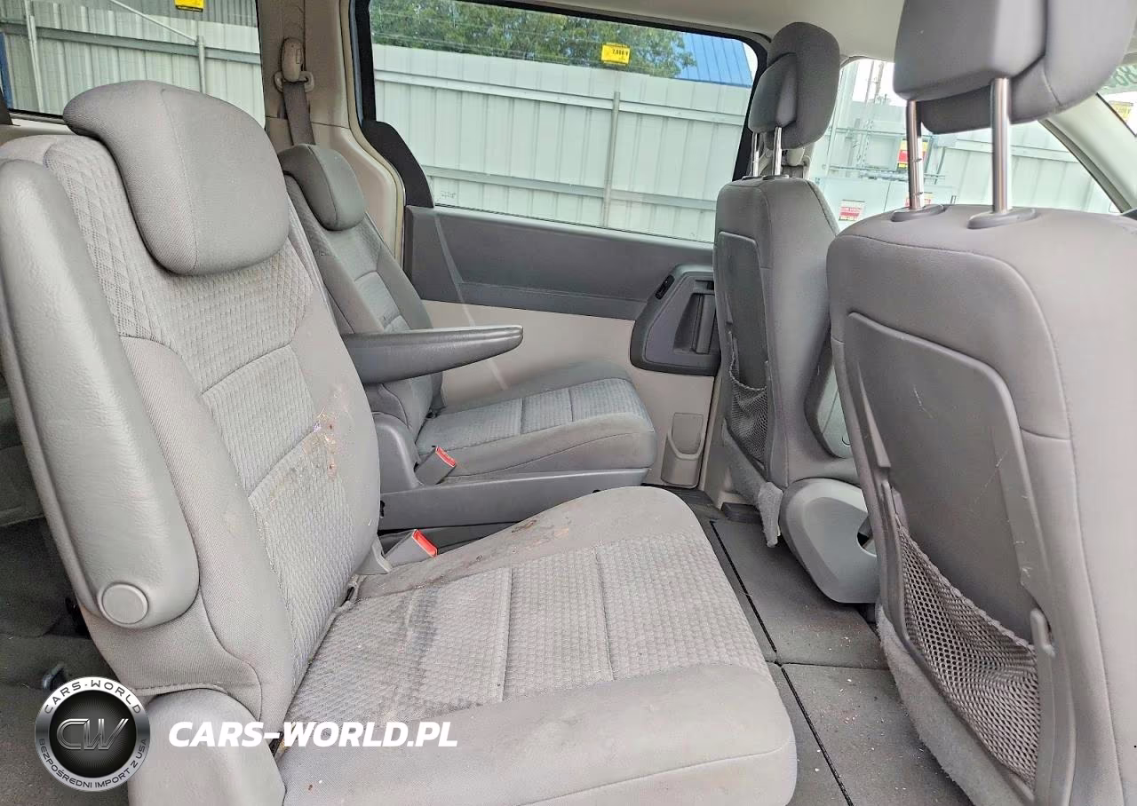 2010 Chrysler Town & Country Lx VIN:2A4RR2D14AR431339 - 11