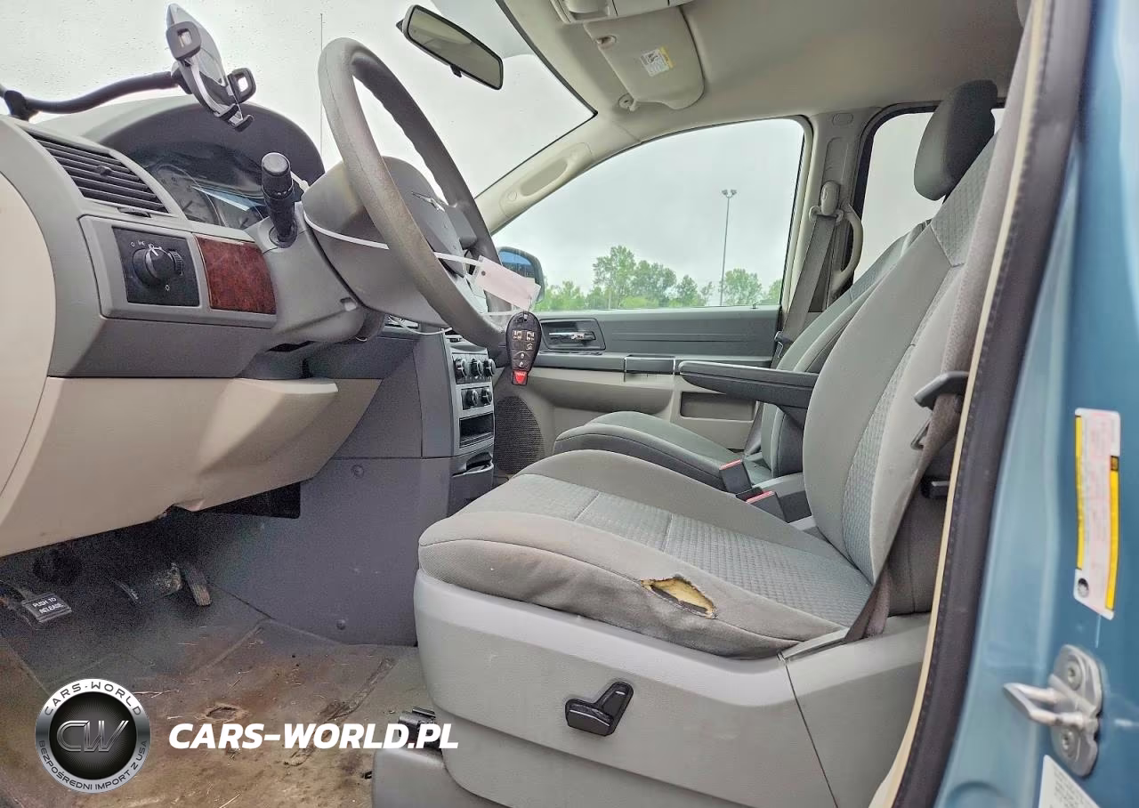 2010 Chrysler Town & Country Lx VIN:2A4RR2D14AR431339 - 7