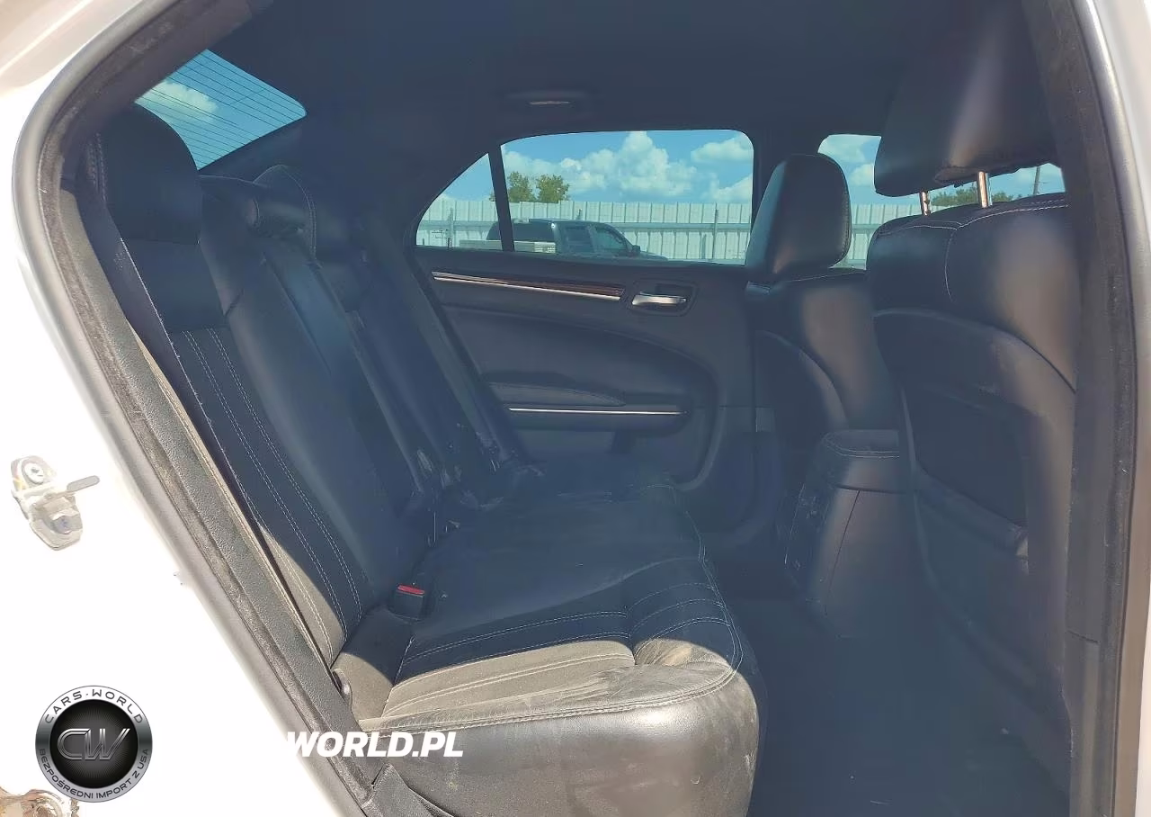 2018 Chrysler 300 S VIN:2C3CCABG4JH214365 - 10