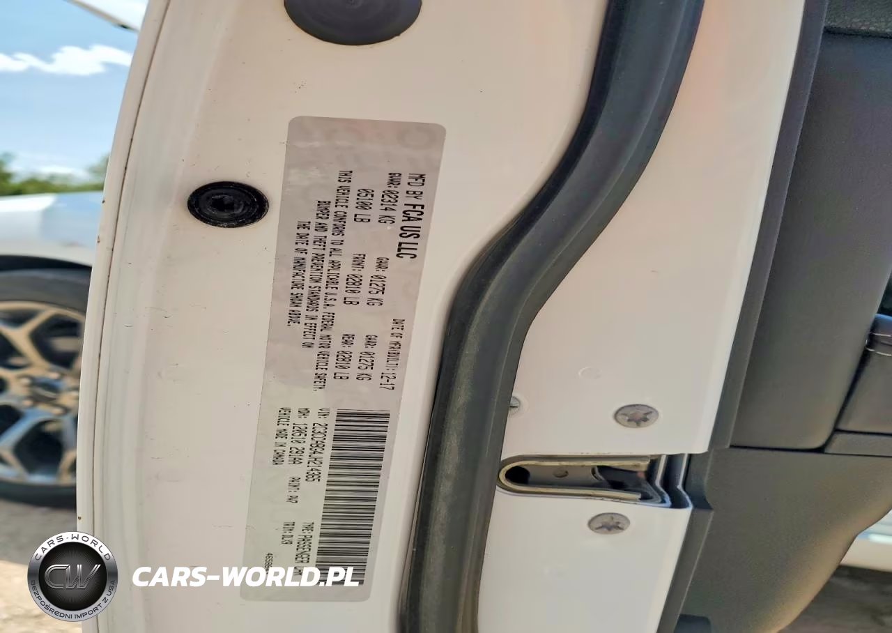 2018 Chrysler 300 S VIN:2C3CCABG4JH214365 - 13