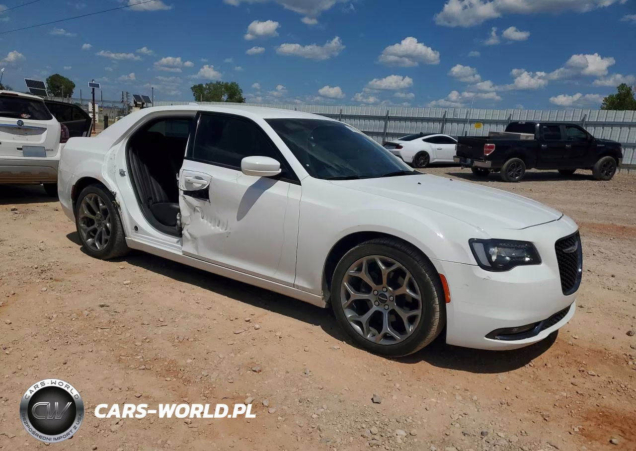 2018 Chrysler 300 S VIN:2C3CCABG4JH214365 - 4