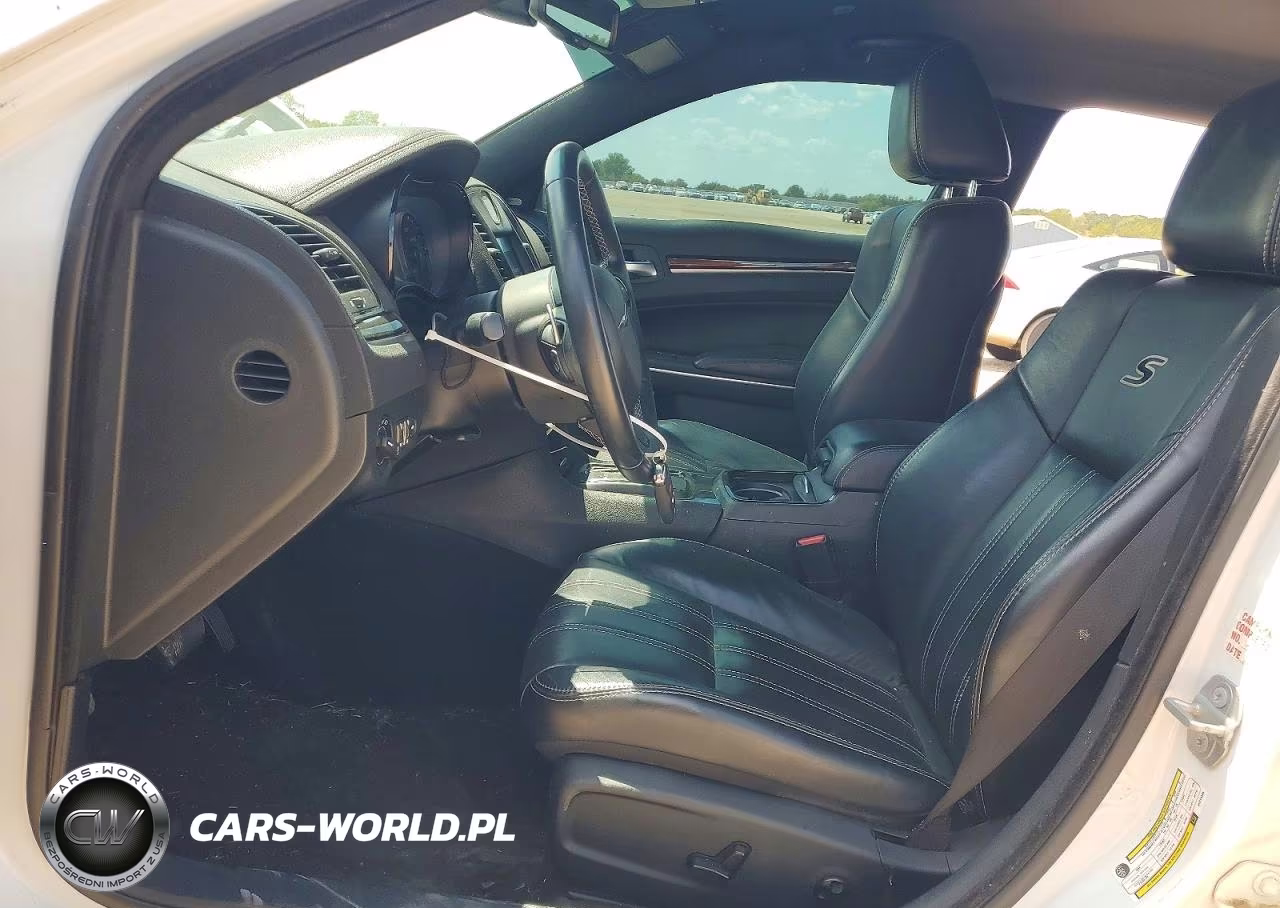 2018 Chrysler 300 S VIN:2C3CCABG4JH214365 - 7