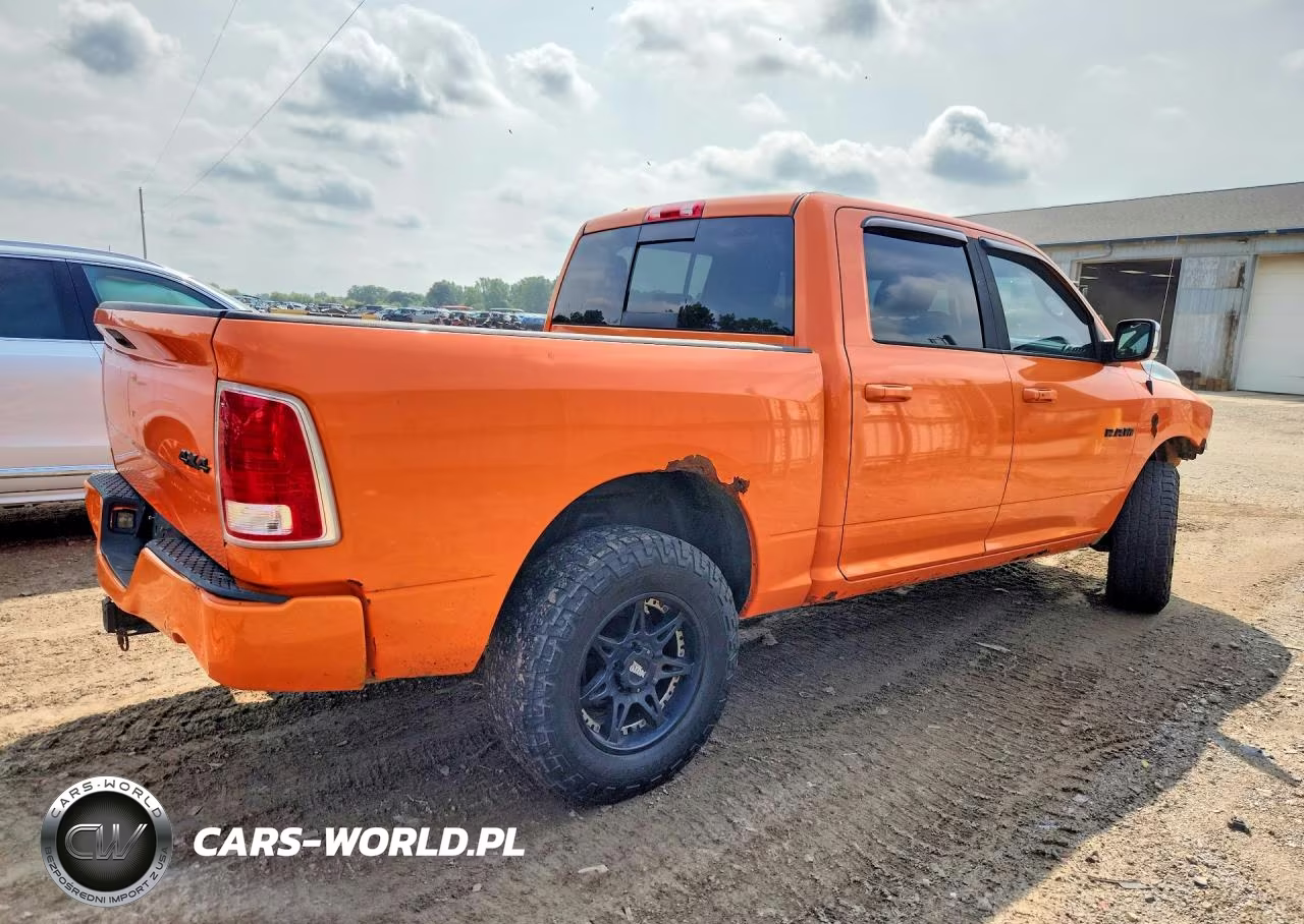 2015 Ram 1500 Sport VIN:1C6RR7MT0FS701555 - 3